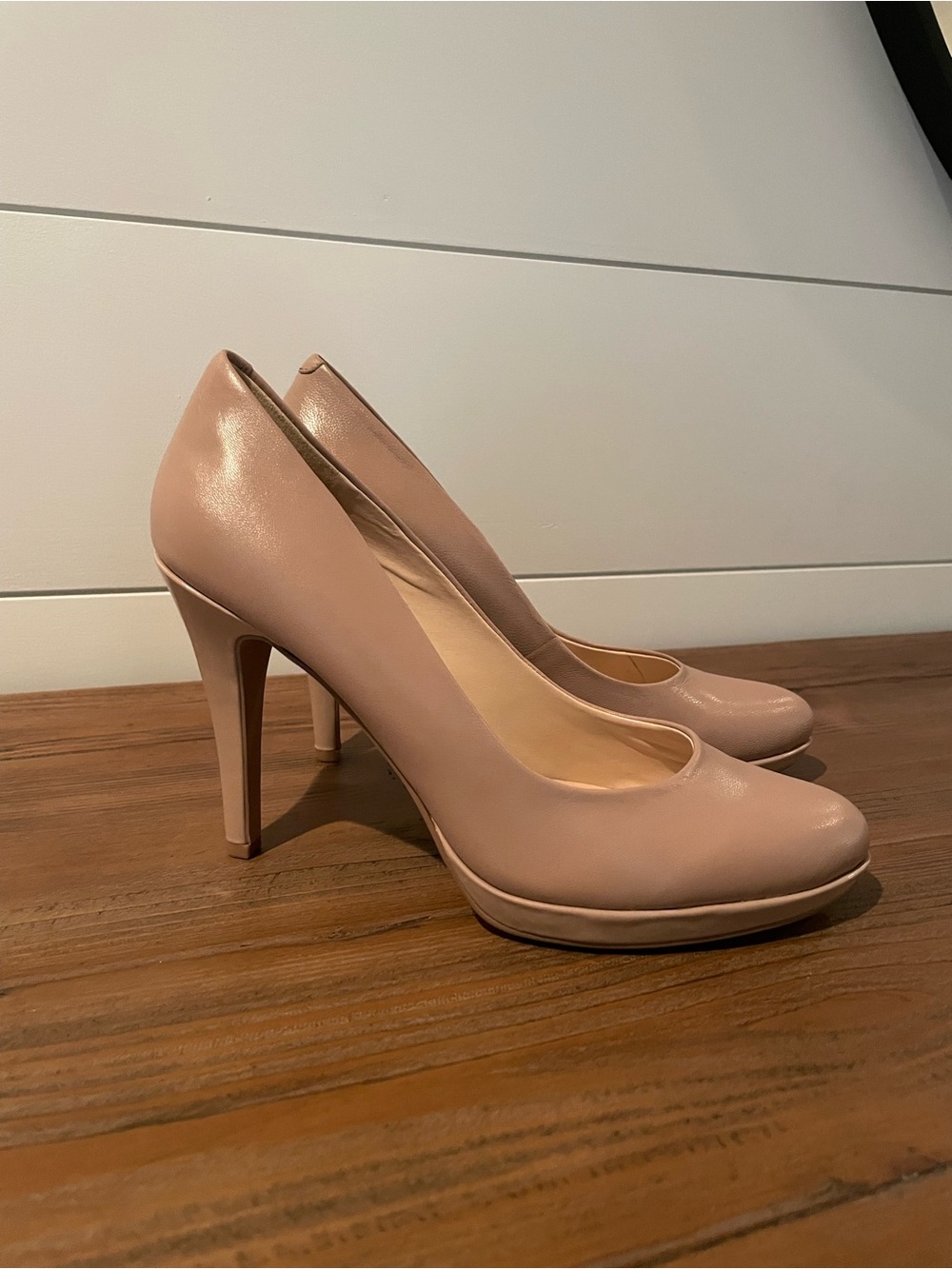 Like New Nine West Nude Stiletto Pumps